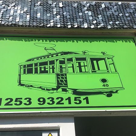 Number 40 - No Multiple Room Bookings Μπλάκπουλ Εξωτερικό φωτογραφία