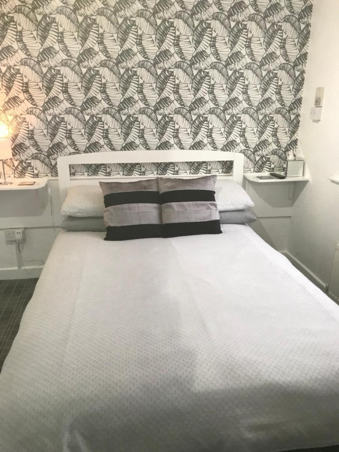 Number 40 - No Multiple Room Bookings Μπλάκπουλ Εξωτερικό φωτογραφία