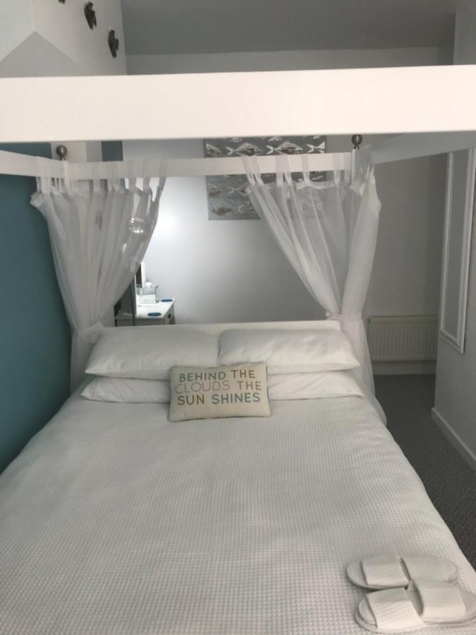 Number 40 - No Multiple Room Bookings Μπλάκπουλ Εξωτερικό φωτογραφία