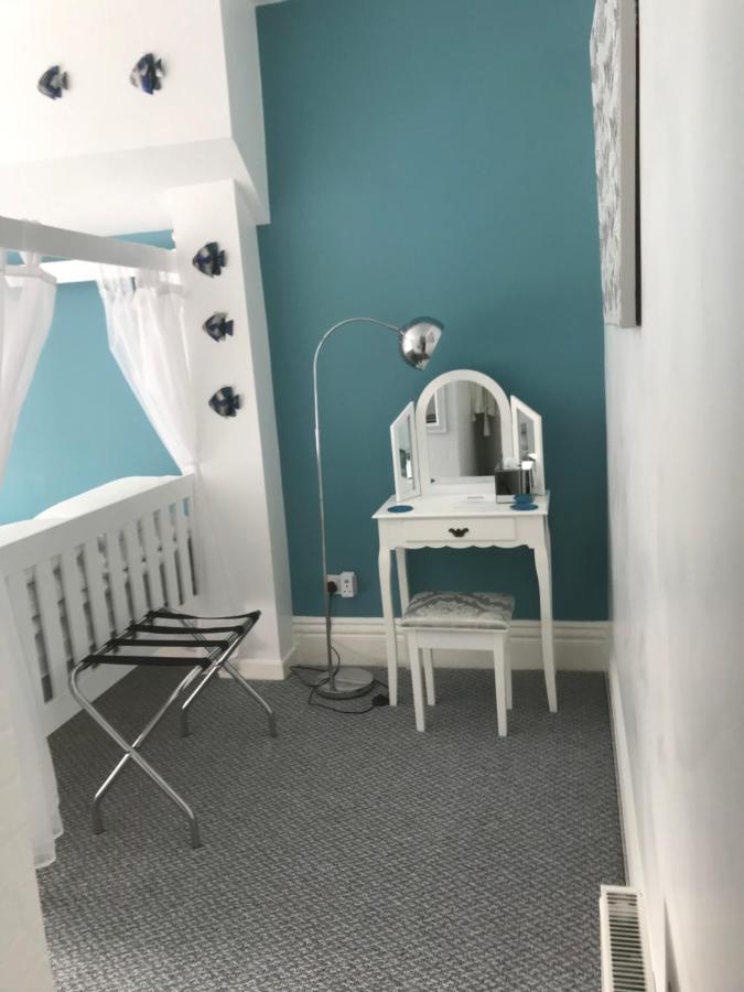 Number 40 - No Multiple Room Bookings Μπλάκπουλ Εξωτερικό φωτογραφία