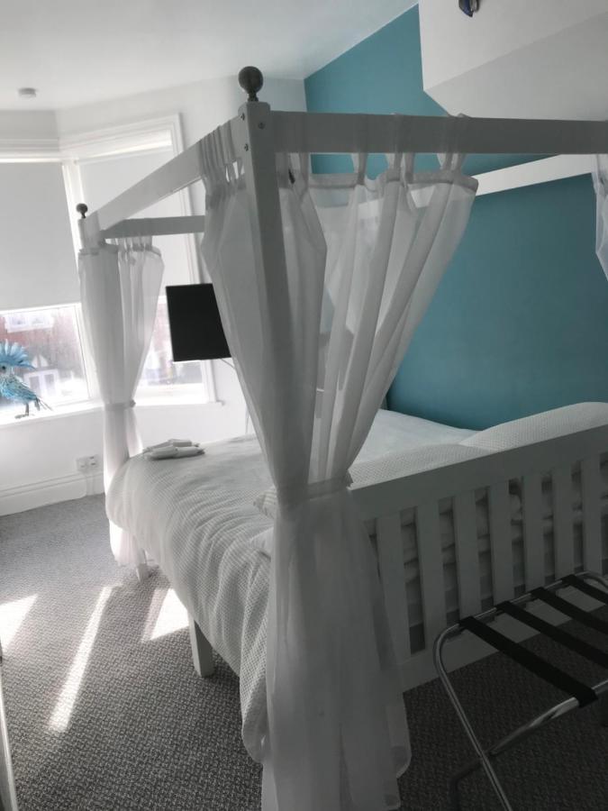 Number 40 - No Multiple Room Bookings Μπλάκπουλ Εξωτερικό φωτογραφία