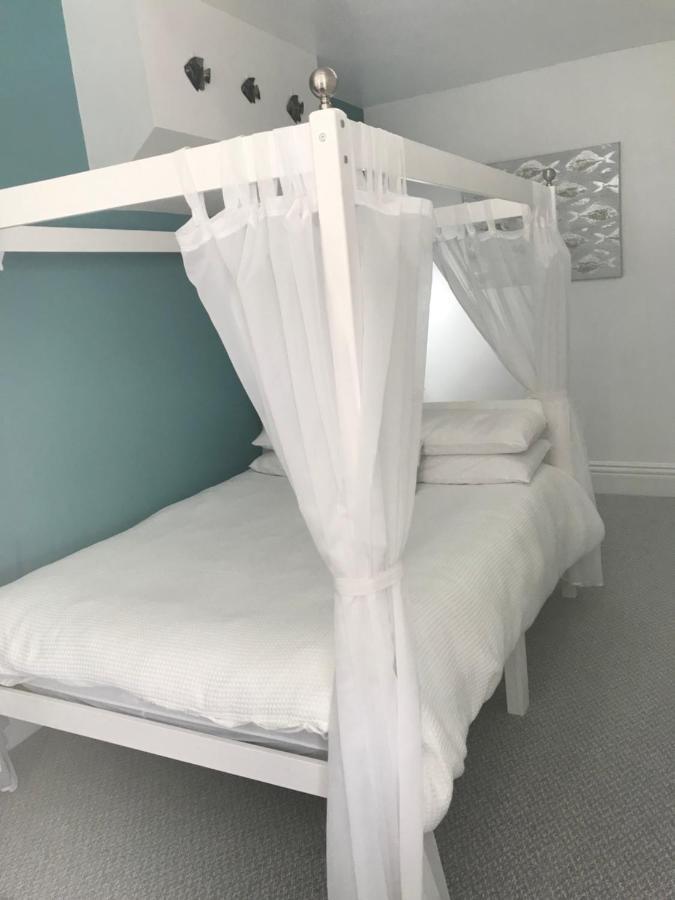 Number 40 - No Multiple Room Bookings Μπλάκπουλ Εξωτερικό φωτογραφία
