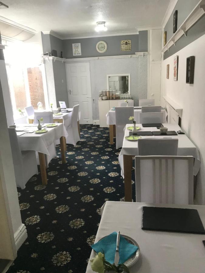 Number 40 - No Multiple Room Bookings Μπλάκπουλ Εξωτερικό φωτογραφία
